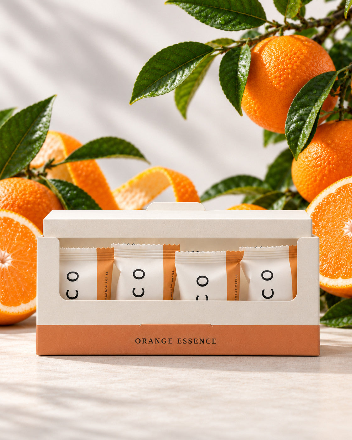 Elico håndsåpe refills 4-pakning Orange Essence, åpen eske med fire refills foran appelsiner og blader