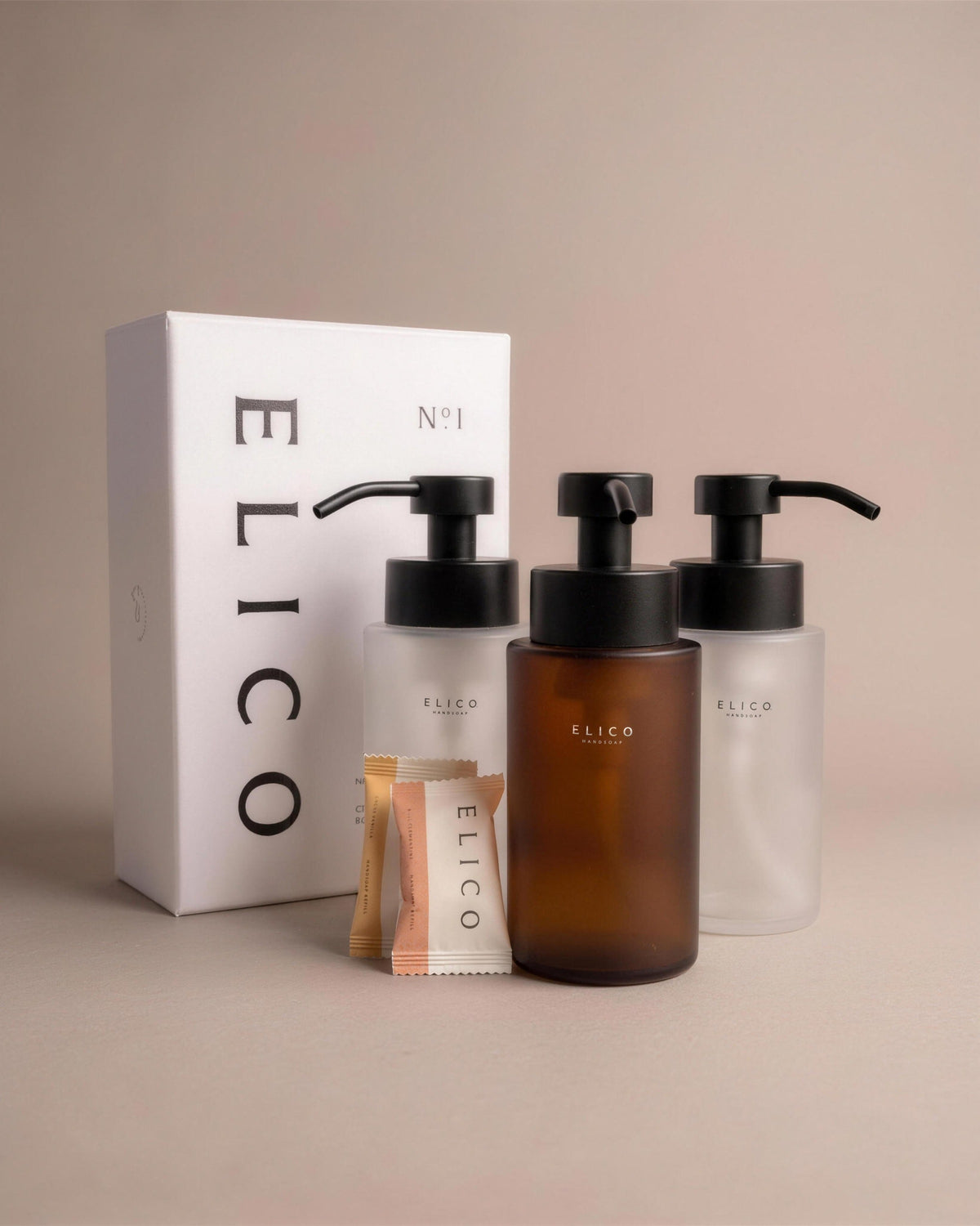 Handzeep-trio: drie glazen zeepdispensers met refills