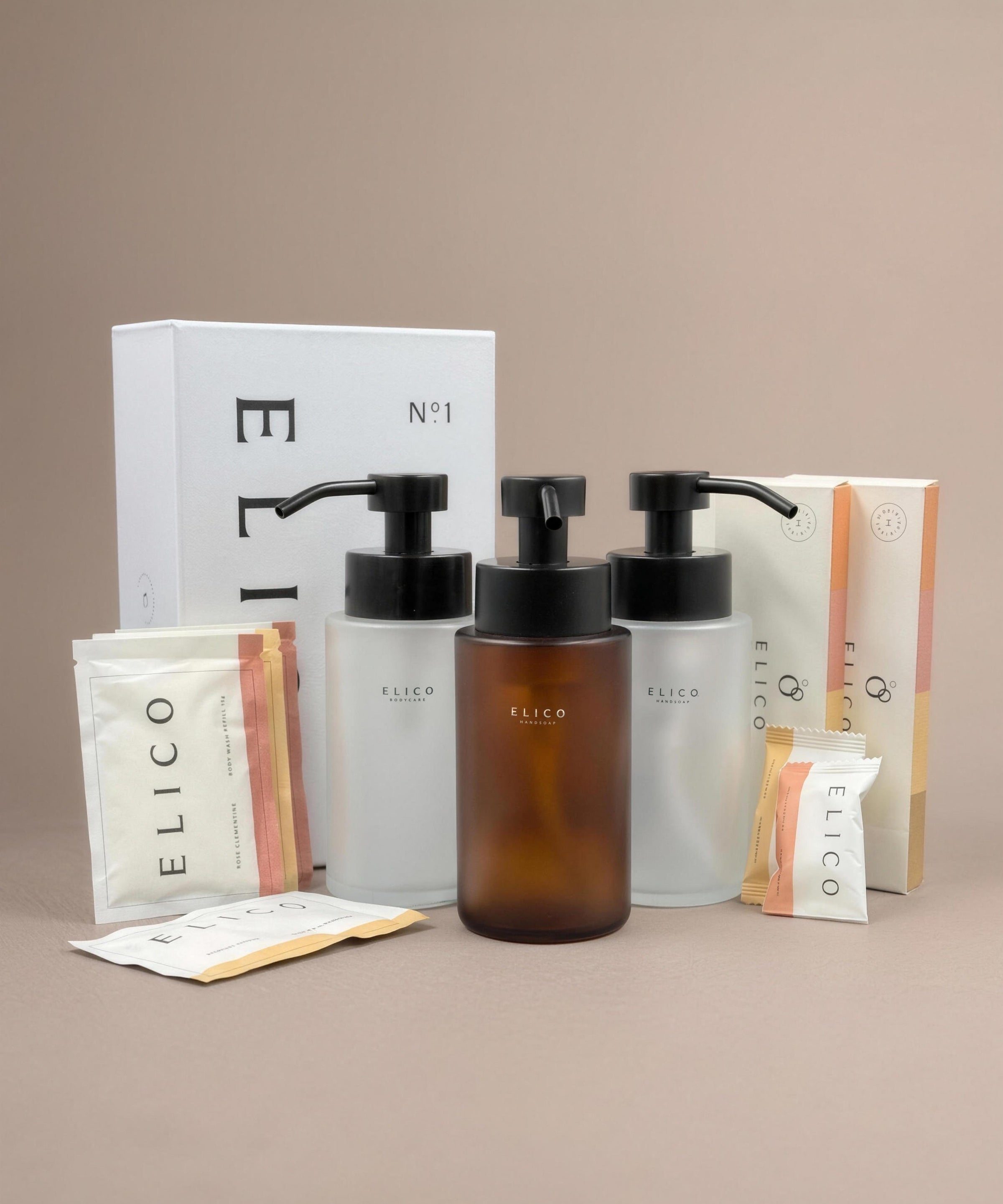 Het hele huis: twee handzeepdispensers, één bodywash-dispenser, navullingen en Mini Deo